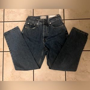 Everlane The Curvy '90s Cheeky
Straight Jean